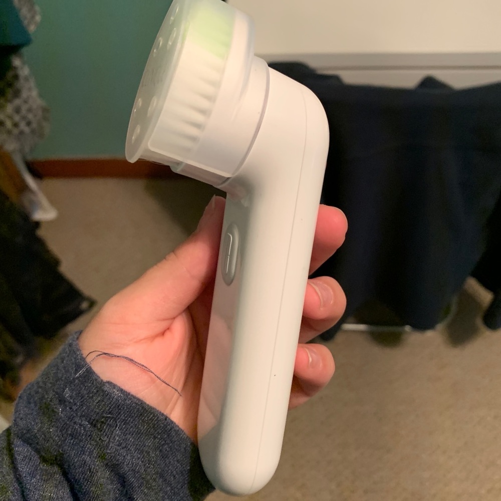Clinique Sonic Purifying Cleansing Brush